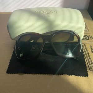 Women’s Versace sunglasses!!